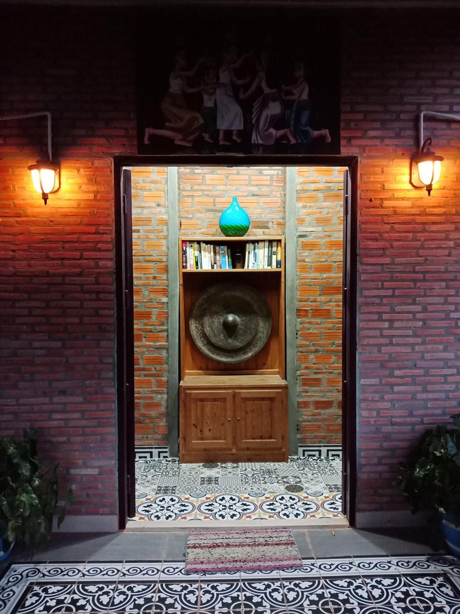 Silk Island Homestay Phnom Penh Exterior photo